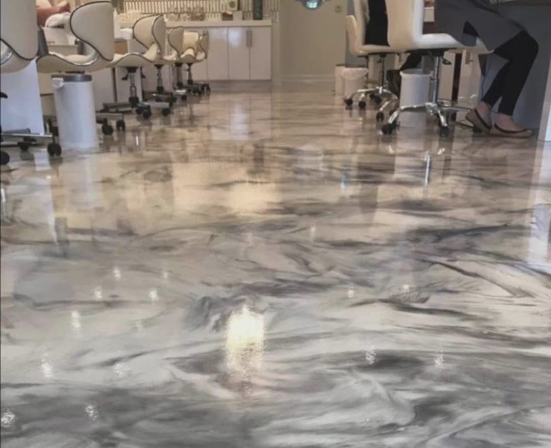 Silver and grey metallic epoxy floor in a salon, high gloss with marbled movement